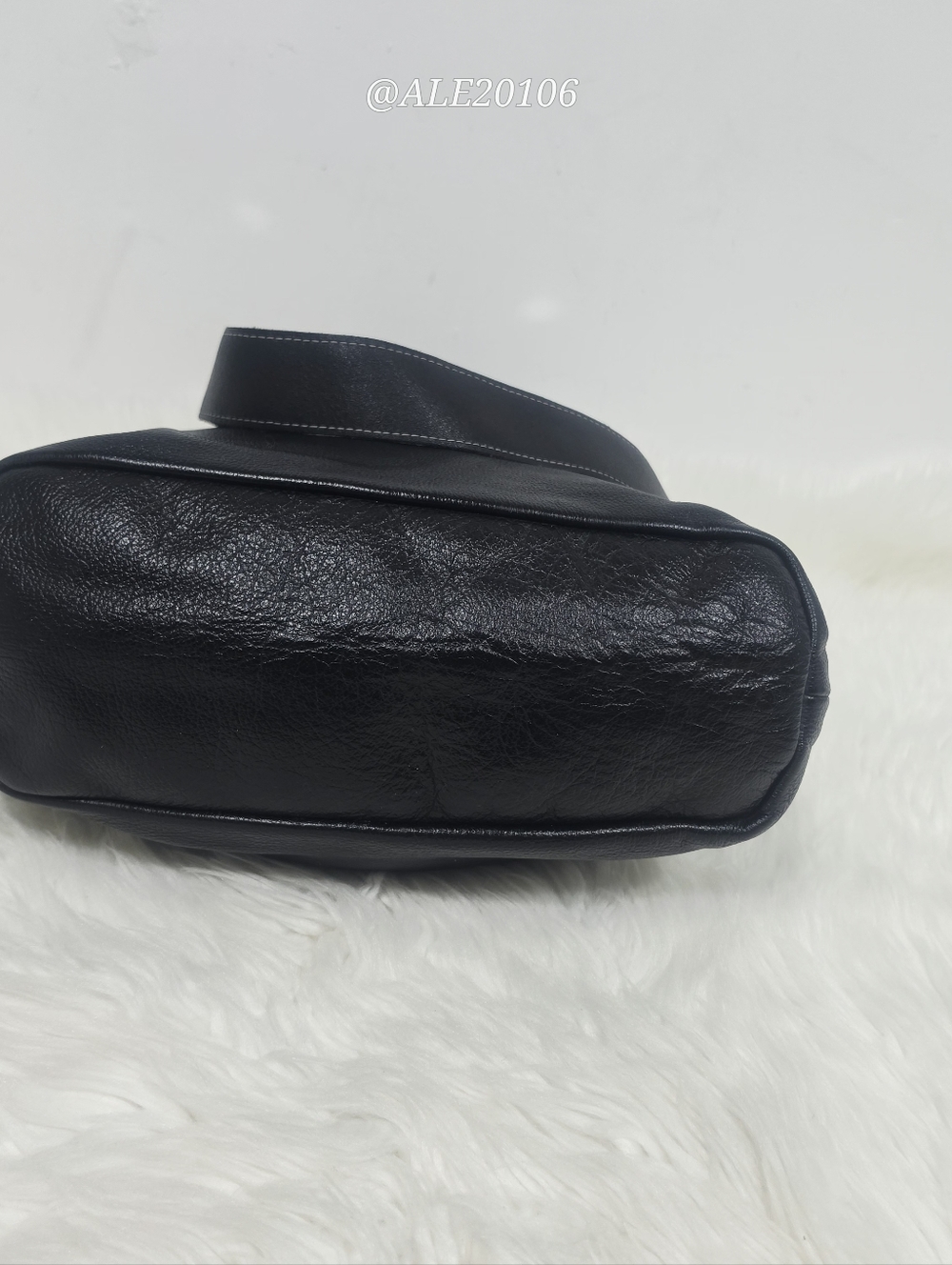 Harley-Davidson Black Leather Bucket Bag Drawstring Crossbody Purse - Picture 9 of 16